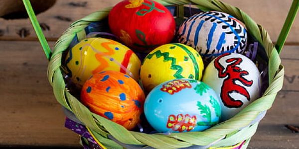 Decora tus huevos de Pascua y compártelos con nosotros a través de las redes sociales.